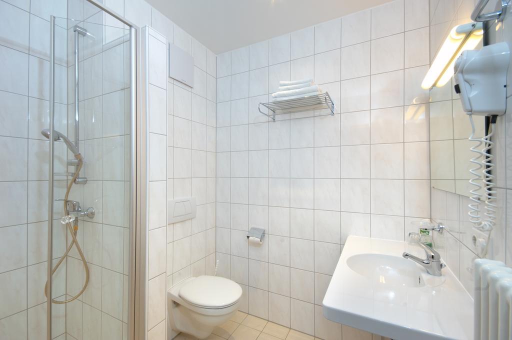 Hotel-Gasthof Zur Krone Riedenburg Kamer foto