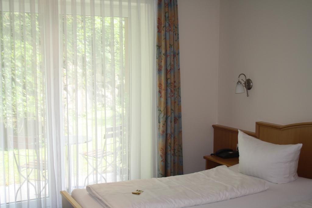 Hotel-Gasthof Zur Krone Riedenburg Kamer foto