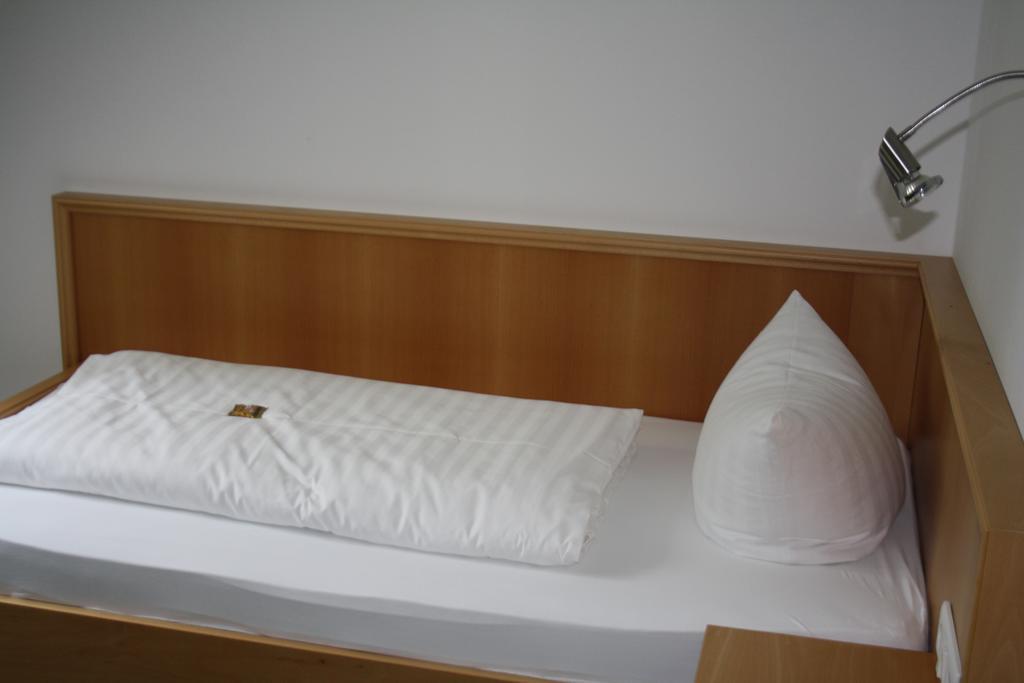 Hotel-Gasthof Zur Krone Riedenburg Kamer foto