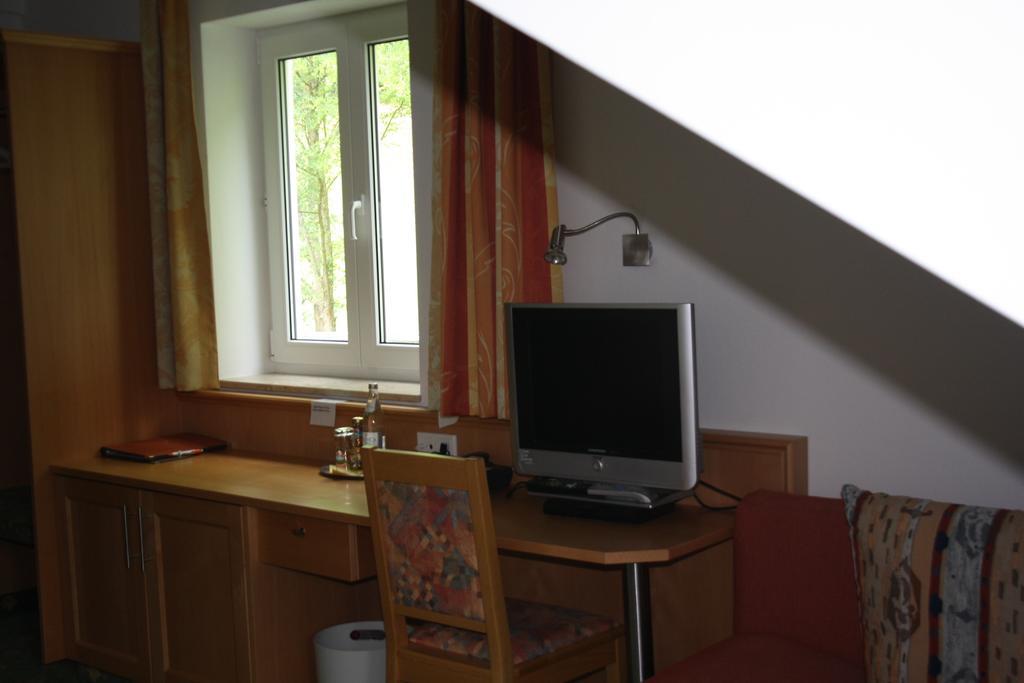 Hotel-Gasthof Zur Krone Riedenburg Kamer foto