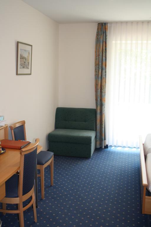 Hotel-Gasthof Zur Krone Riedenburg Kamer foto