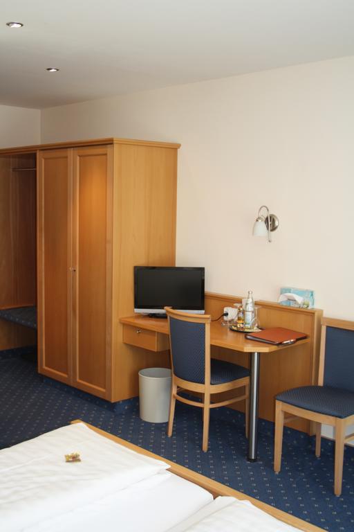 Hotel-Gasthof Zur Krone Riedenburg Kamer foto